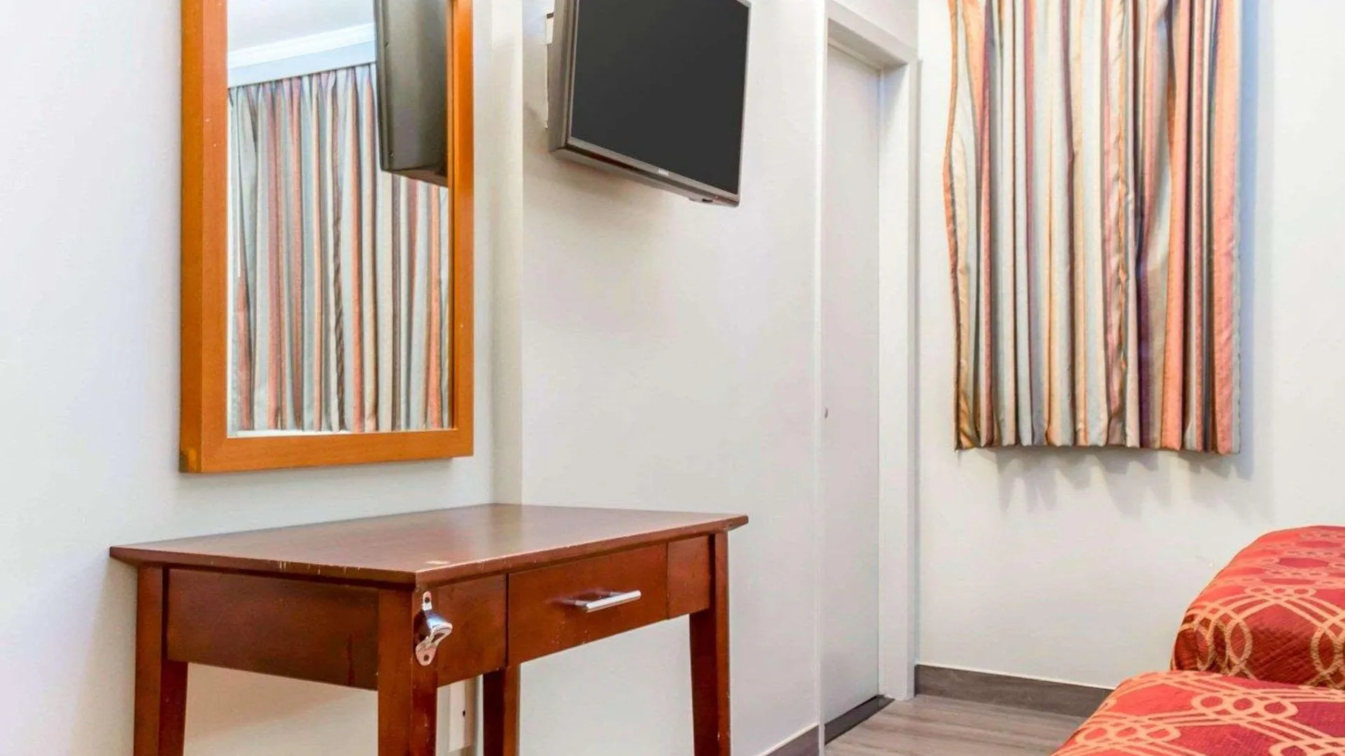 Econo Lodge South Ozone Park New York Hotel